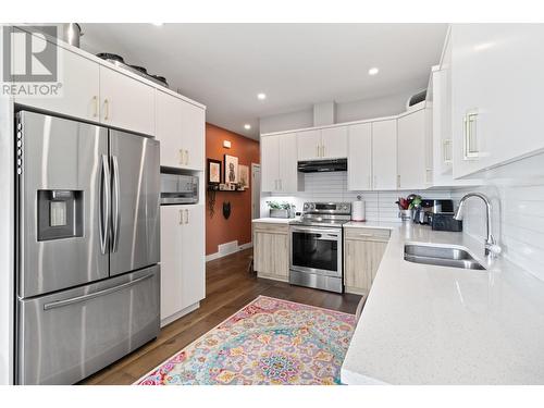 106-2045 Stagecoach Drive, Kamloops, BC - Indoor Photo Showing Kitchen With Double Sink