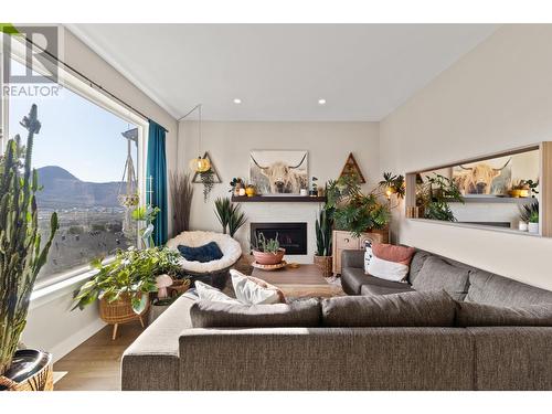 106-2045 Stagecoach Drive, Kamloops, BC - Indoor Photo Showing Living Room With Fireplace