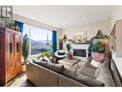 106-2045 Stagecoach Drive, Kamloops, BC - Indoor Photo Showing Living Room With Fireplace