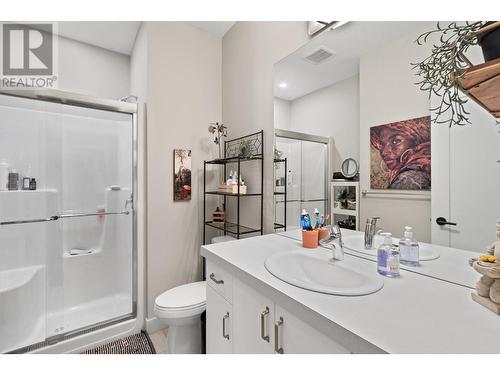 106-2045 Stagecoach Drive, Kamloops, BC - Indoor Photo Showing Bathroom