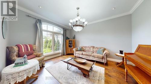 33 Woodside Drive, Brant (Brantford Twp), ON - Indoor Photo Showing Living Room