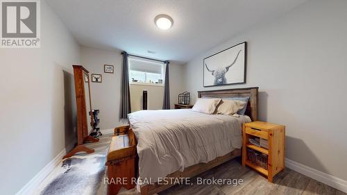 33 Woodside Drive, Brant (Brantford Twp), ON - Indoor Photo Showing Bedroom