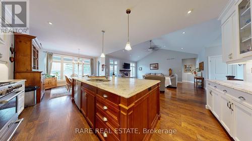 33 Woodside Drive, Brant, ON - Indoor Photo Showing Kitchen With Upgraded Kitchen