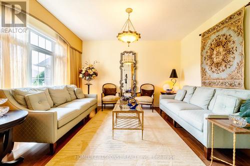 3121 Pincombe Drive, London, ON - Indoor Photo Showing Living Room