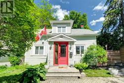 93 BOYCE AVENUE  Ottawa, ON K2B 6J1