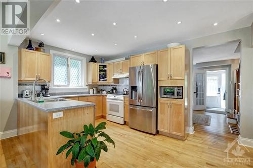 93 Boyce Avenue, Ottawa, ON - Indoor Photo Showing Kitchen