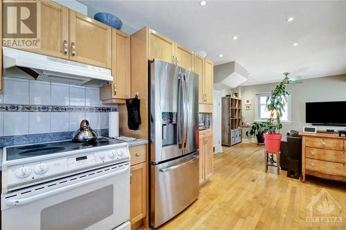 93 Boyce Avenue, Ottawa, ON - Indoor Photo Showing Kitchen