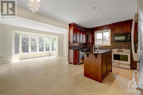 10 Brenda Crescent, Ottawa, ON - Indoor Photo Showing Kitchen