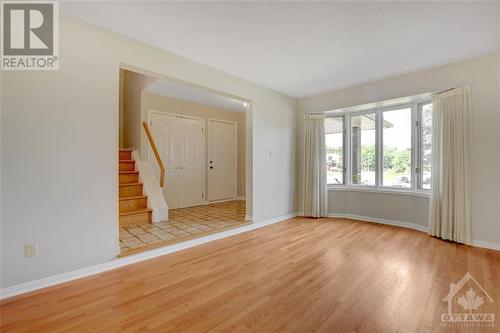 10 Brenda Crescent, Ottawa, ON - Indoor Photo Showing Other Room