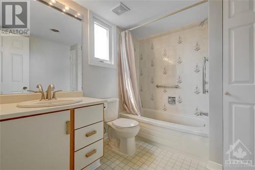 10 Brenda Crescent, Ottawa, ON - Indoor Photo Showing Bathroom