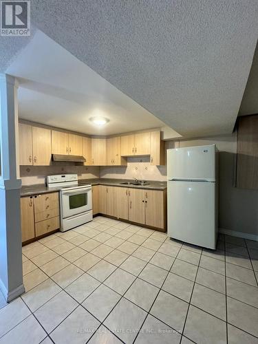 3 Scarlett Drive, Brampton, ON - Indoor Photo Showing Kitchen