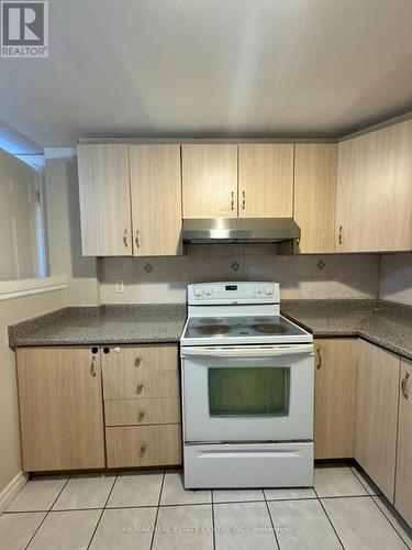 3 Scarlett Drive, Brampton, ON - Indoor Photo Showing Kitchen