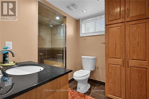 221 Gray Road, Hamilton (Riverdale), ON - Indoor Photo Showing Bathroom