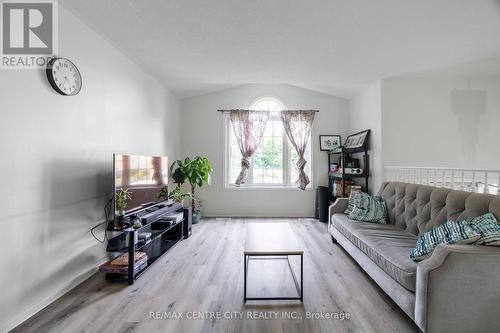 266 Elizabeth Street, Southwest Middlesex (Glencoe), ON - Indoor Photo Showing Living Room