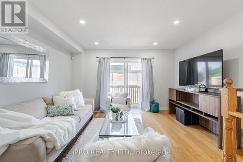 3356 Redpath Circle, Mississauga, ON - Indoor Photo Showing Living Room