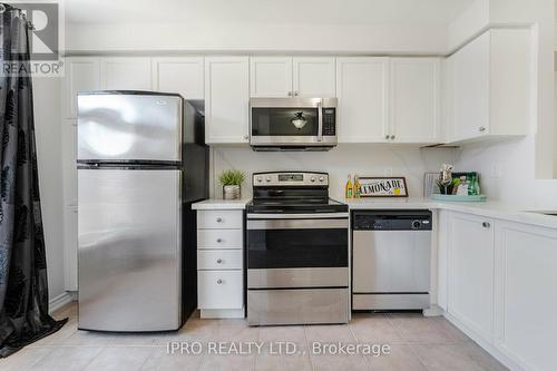 3356 Redpath Circle, Mississauga, ON - Indoor Photo Showing Kitchen