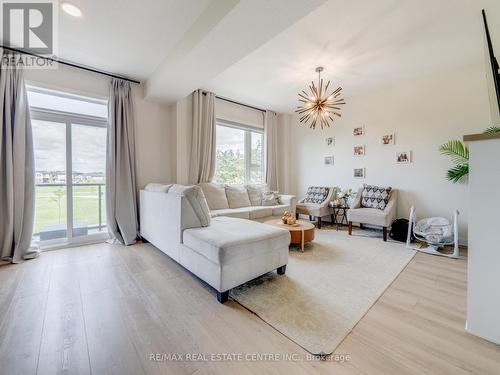 22 - 3380 Singleton Avenue, London, ON - Indoor Photo Showing Living Room