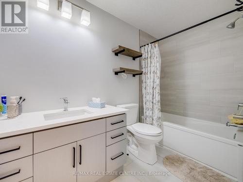 22 - 3380 Singleton Avenue, London, ON - Indoor Photo Showing Bathroom