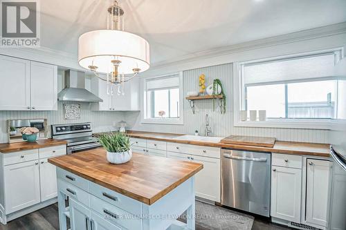 1330 Alexandra Avenue, Mississauga, ON - Indoor Photo Showing Kitchen