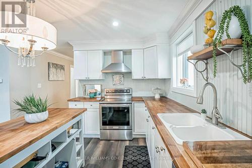 1330 Alexandra Avenue, Mississauga, ON - Indoor Photo Showing Kitchen With Double Sink