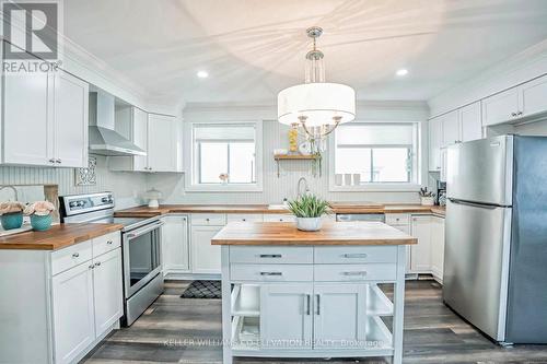 1330 Alexandra Avenue, Mississauga, ON - Indoor Photo Showing Kitchen