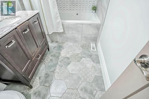 1330 Alexandra Avenue, Mississauga, ON - Indoor Photo Showing Bathroom