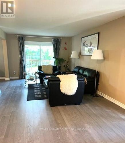 34 Abraham Avenue, Markham, ON - Indoor Photo Showing Living Room