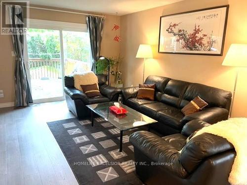 34 Abraham Avenue, Markham, ON - Indoor Photo Showing Living Room