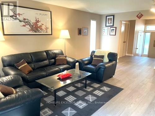 34 Abraham Avenue, Markham, ON - Indoor Photo Showing Living Room