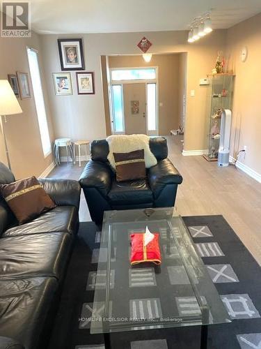 34 Abraham Avenue, Markham, ON - Indoor Photo Showing Living Room