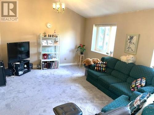 34 Abraham Avenue, Markham, ON - Indoor Photo Showing Living Room