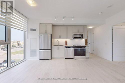 402 - 20 Gatineau Drive, Vaughan, ON - Indoor Photo Showing Kitchen