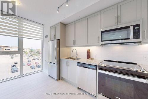 402 - 20 Gatineau Drive, Vaughan, ON - Indoor Photo Showing Kitchen With Double Sink With Upgraded Kitchen