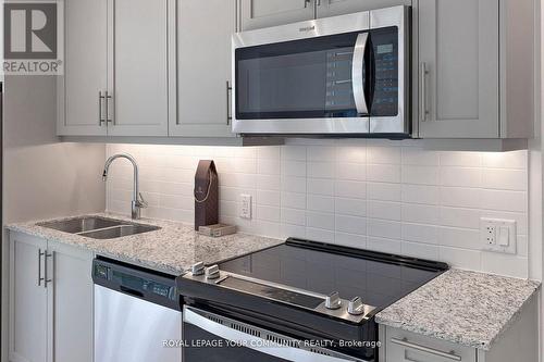 402 - 20 Gatineau Drive, Vaughan, ON - Indoor Photo Showing Kitchen With Double Sink With Upgraded Kitchen