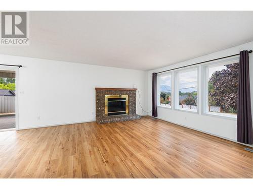 415 Canyon Street, Creston, BC - Indoor Photo Showing Living Room With Fireplace