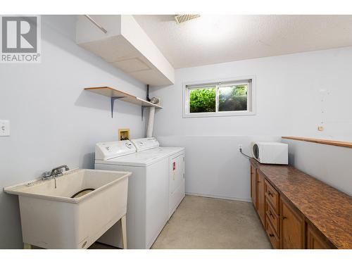 415 Canyon Street, Creston, BC - Indoor Photo Showing Laundry Room