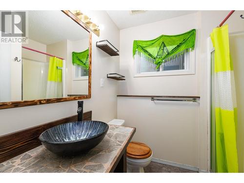 415 Canyon Street, Creston, BC - Indoor Photo Showing Bathroom