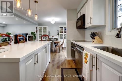 4 Miller Road, Oakville (College Park), ON - Indoor Photo Showing Kitchen With Upgraded Kitchen