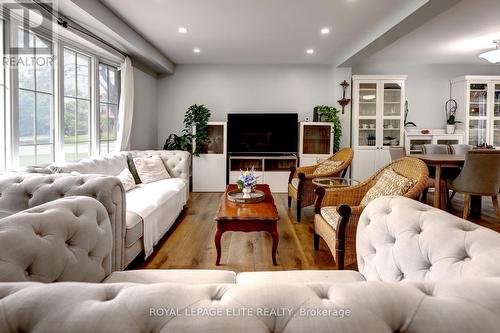 4 Miller Road, Oakville (College Park), ON - Indoor Photo Showing Living Room