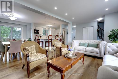 4 Miller Road, Oakville (College Park), ON - Indoor Photo Showing Living Room