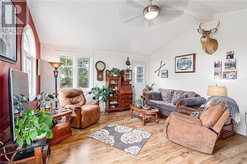 268 Fox Ridge Road, Grey Highlands, ON - Indoor Photo Showing Living Room