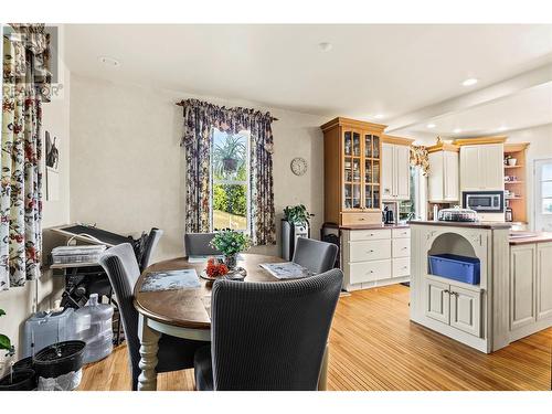 5931 40 Street Nw, Salmon Arm, BC - Indoor Photo Showing Dining Room