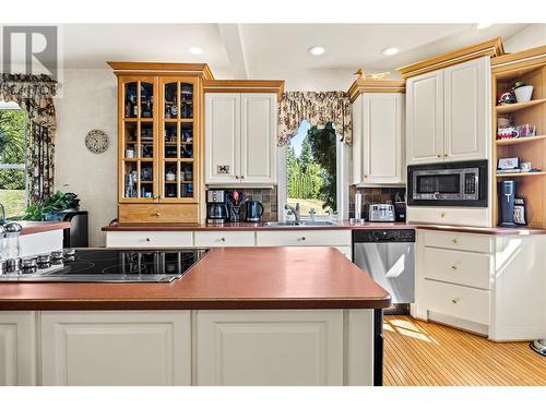 5931 40 Street Nw, Salmon Arm, BC - Indoor Photo Showing Kitchen With Double Sink