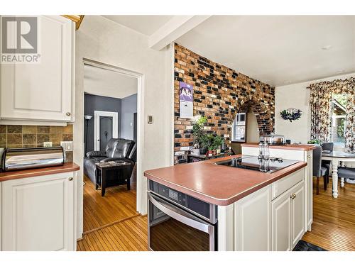 5931 40 Street Nw, Salmon Arm, BC - Indoor Photo Showing Kitchen With Double Sink