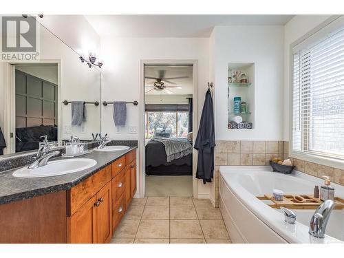 2095 Rose Tree Road, West Kelowna, BC - Indoor Photo Showing Bathroom