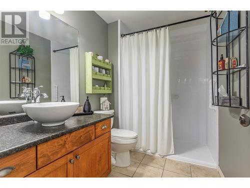 2095 Rose Tree Road, West Kelowna, BC - Indoor Photo Showing Bathroom