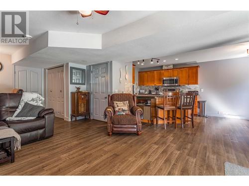 2095 Rose Tree Road, West Kelowna, BC - Indoor Photo Showing Living Room