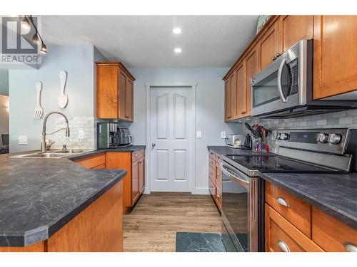 2095 Rose Tree Road, West Kelowna, BC - Indoor Photo Showing Kitchen With Double Sink