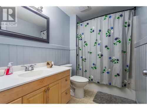 2095 Rose Tree Road, West Kelowna, BC - Indoor Photo Showing Bathroom