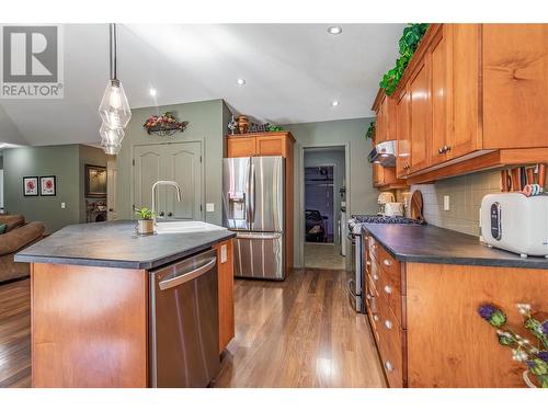 2095 Rose Tree Road, West Kelowna, BC - Indoor Photo Showing Kitchen